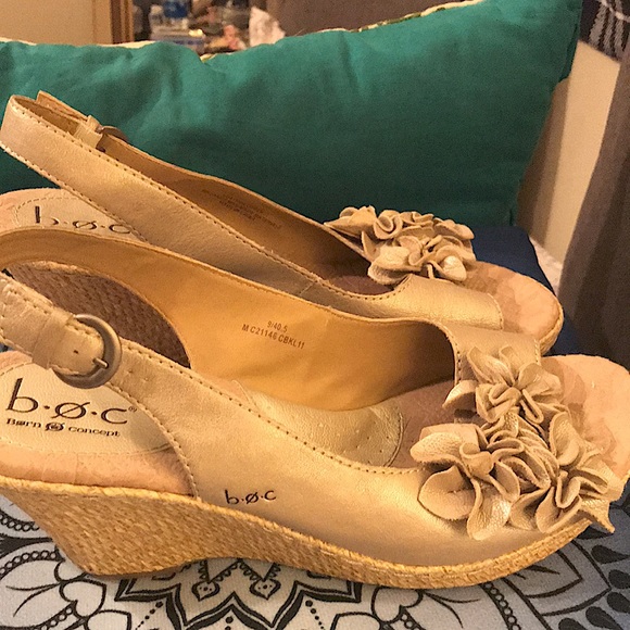 BOC Born Concept Leather platform sandals size 8 1/2 upper leather! Matted gol - Picture 2 of 3